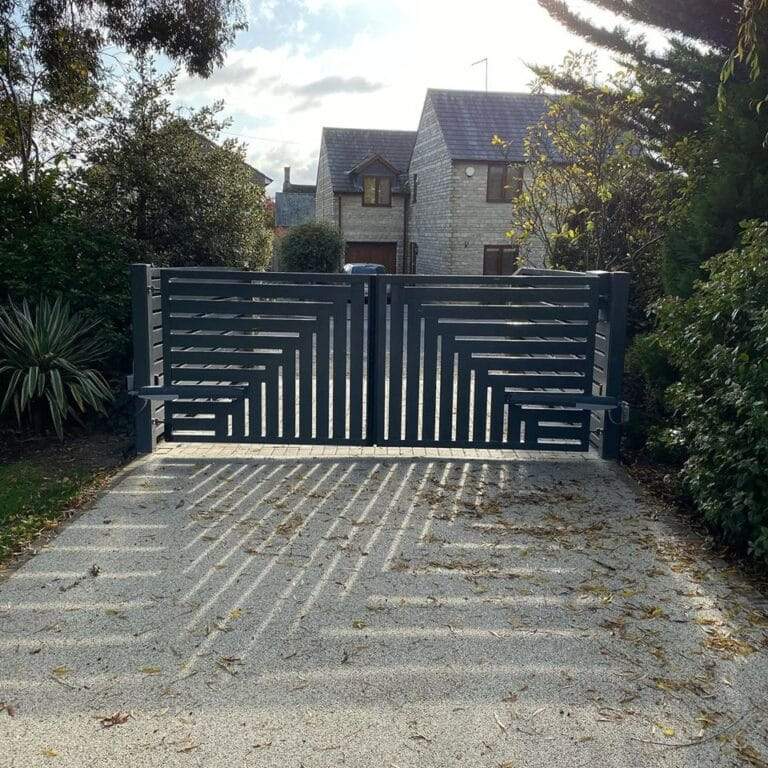 Electric automated driveway gates