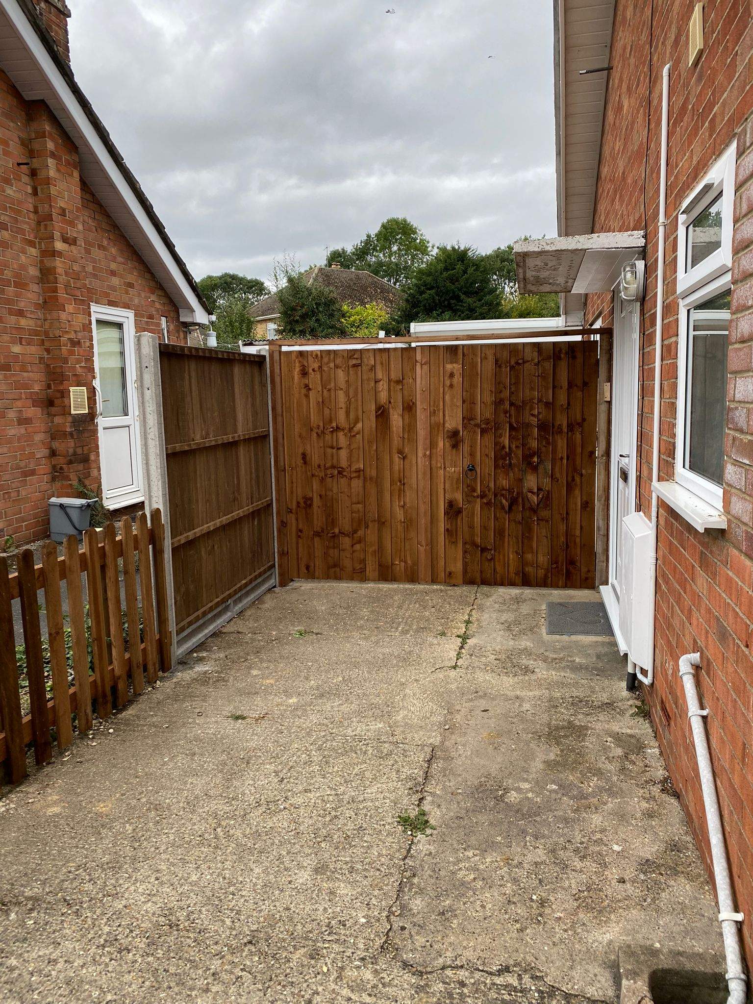 Driveway gates and Picket Fencing Werrington